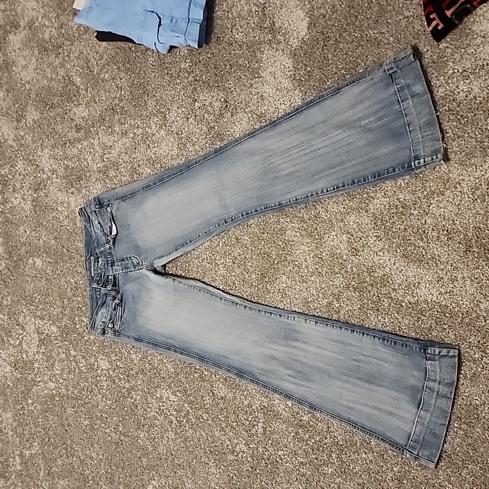 Refuge jeans size 7, boot cut, distressed
